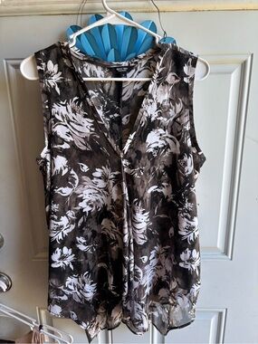 Simply Vera Vera Wang Brown and White Floral Sleeveless V-Neck Blouse